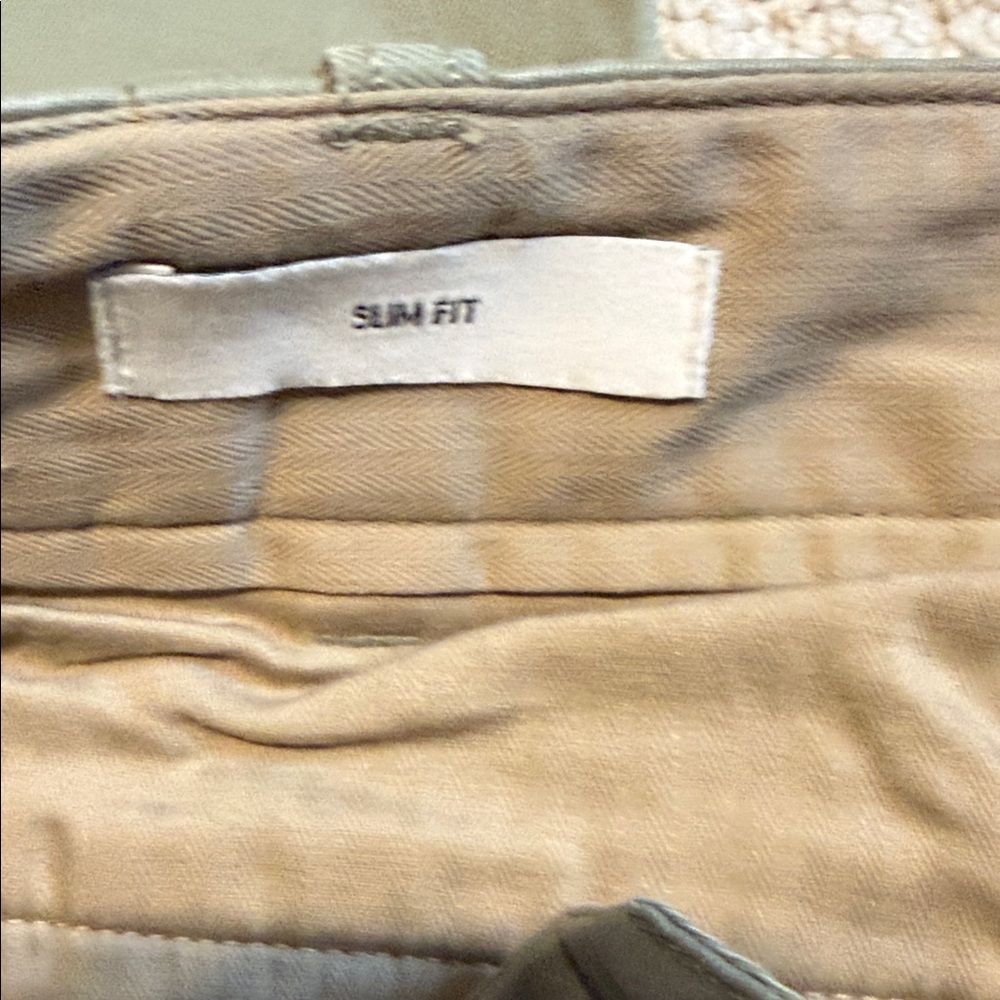 Banana Republic Olive Chino Pants for Men - Picture 3 of 4